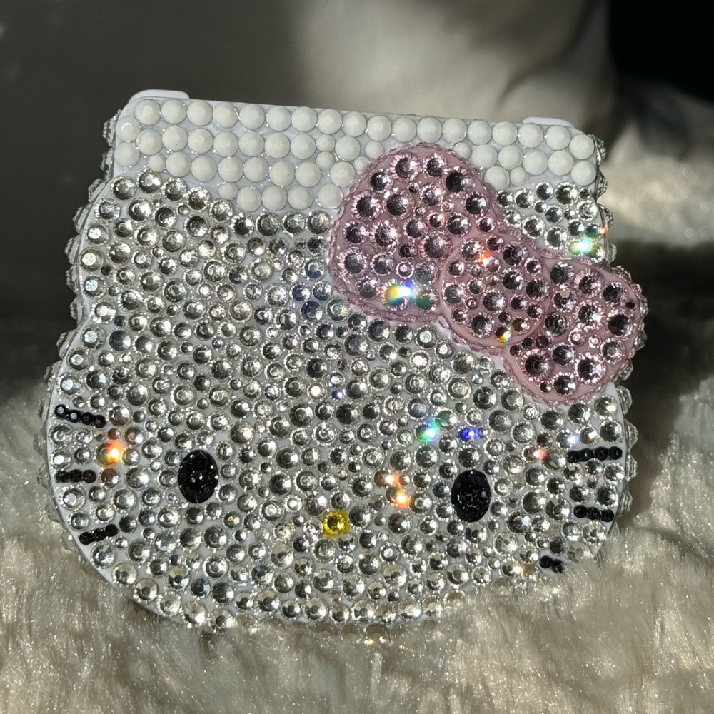 Hello Kitty face compact - Picture 3 of 4